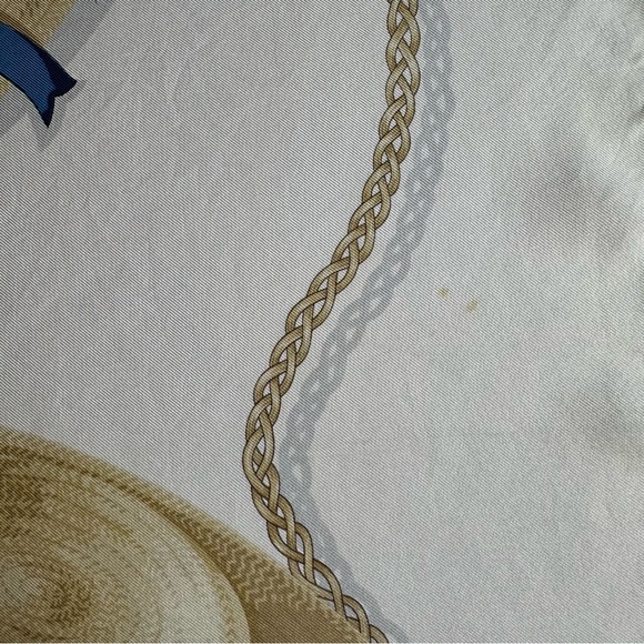 Authentic GUCCI Scarf - Picture 10 of 11